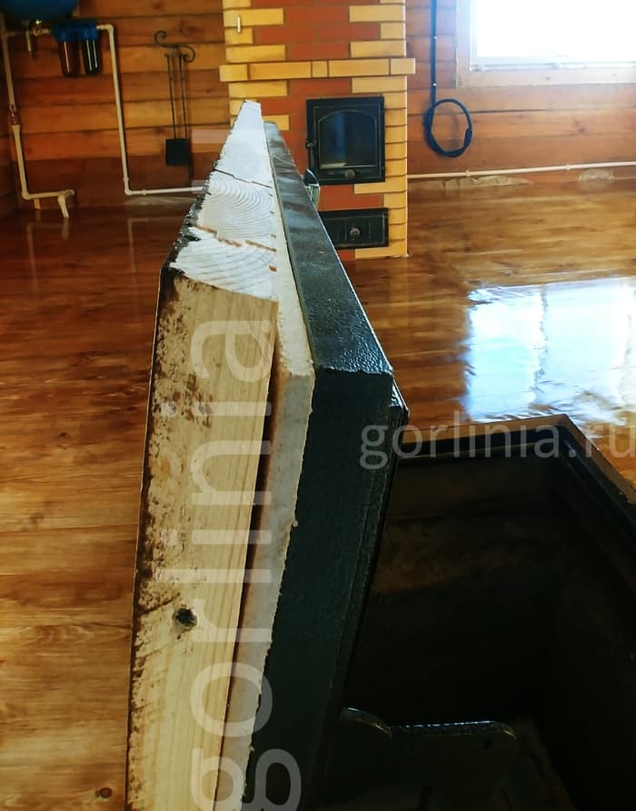 Сороковая доска на крышке погреба Сороковая доска на напольном люке для погреба